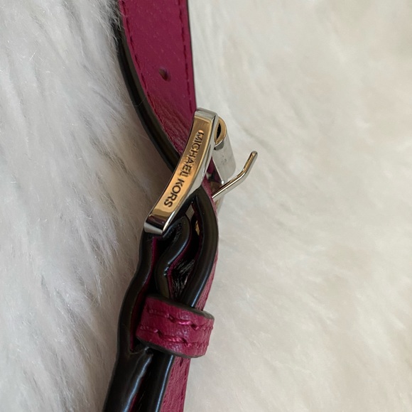 MICHAEL KORS Jules Large Drawstring Shoulder Bag - Picture 11 of 14